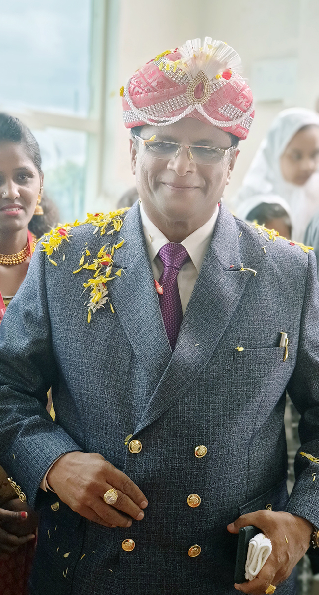 Large gathering join in celebrating the Birthday 2022 of Bro Andrew Richard with grandnuer at Prayer Centre, Budigere in Bangalore on July 17th along with large devotees and members of Grace Ministry.